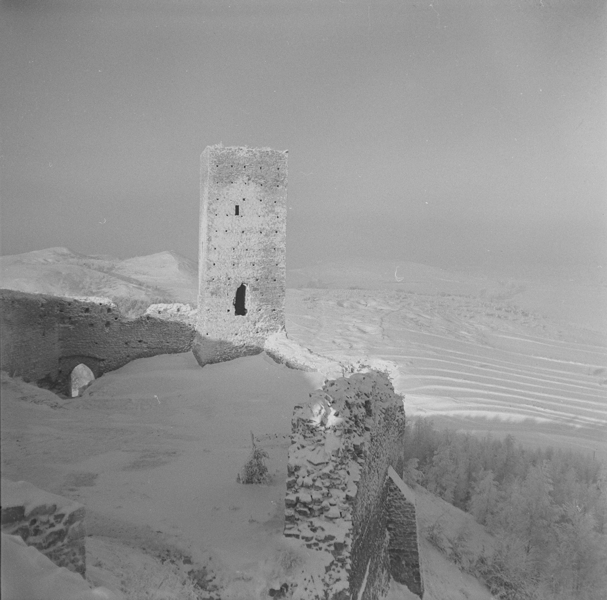 Widok z chęcińskiego zamku w zimie