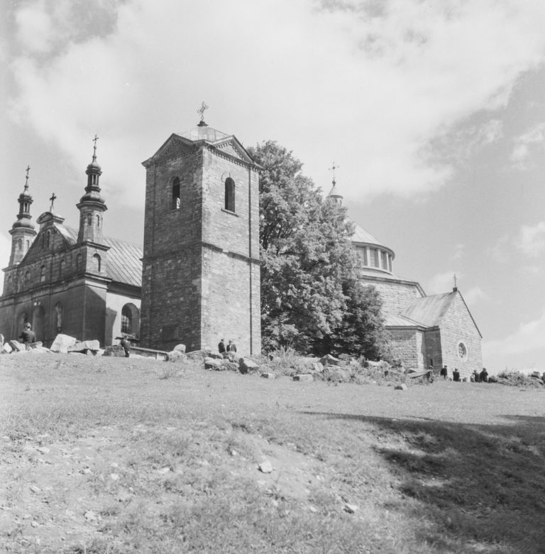 Kościół Widok od strony płd. dzwonnicę i nawę