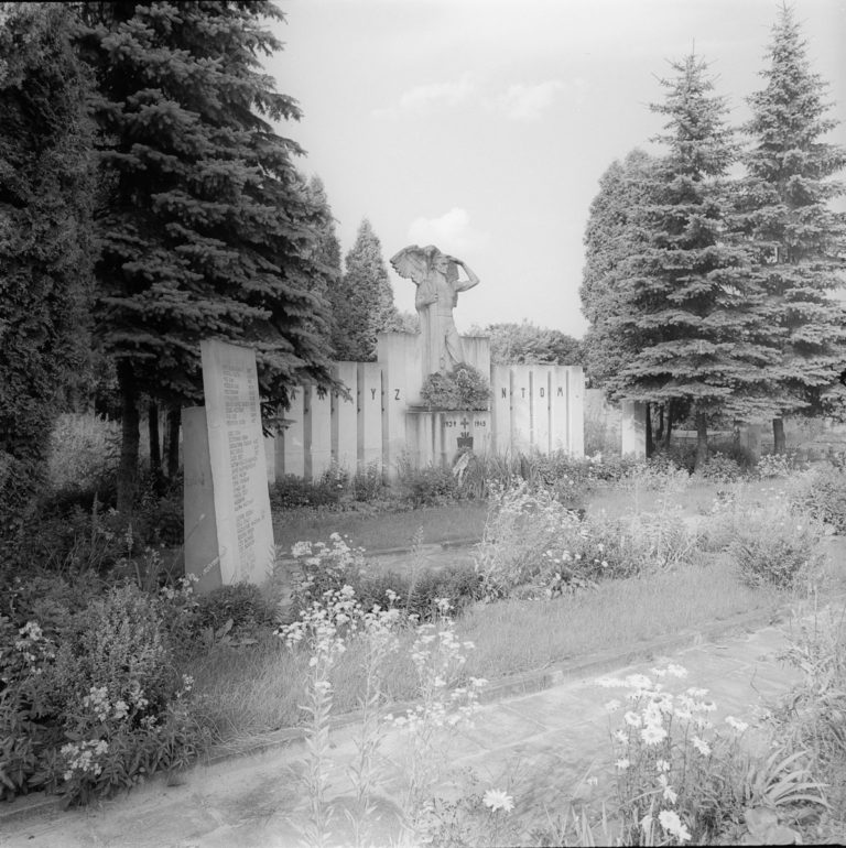 Pomnik Partyzantów na Cmentarzu