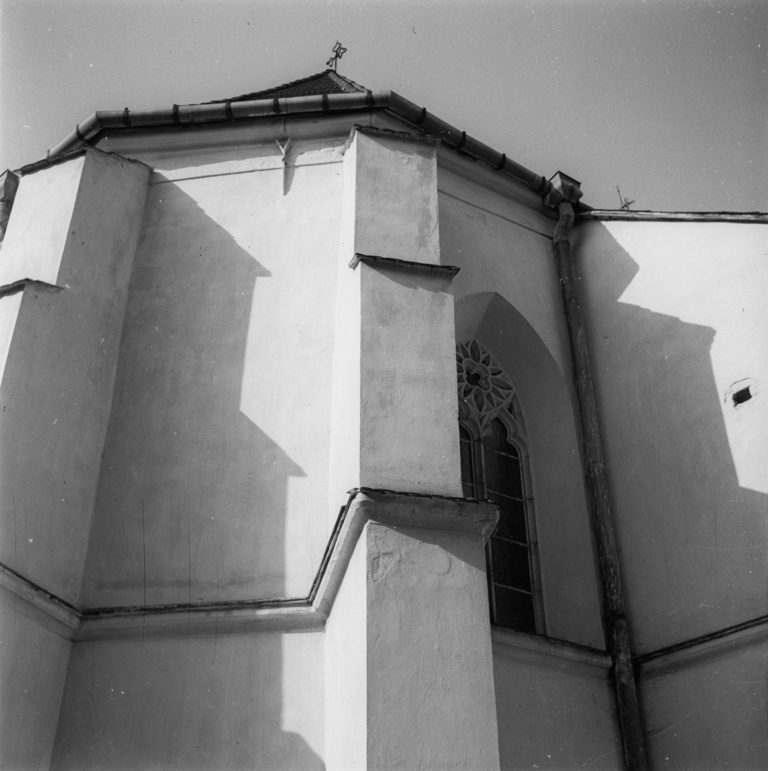 Fragmenty z zewnątrz – kościół