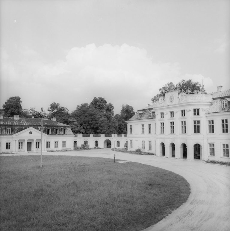 Palace from the windows of the outbuilding