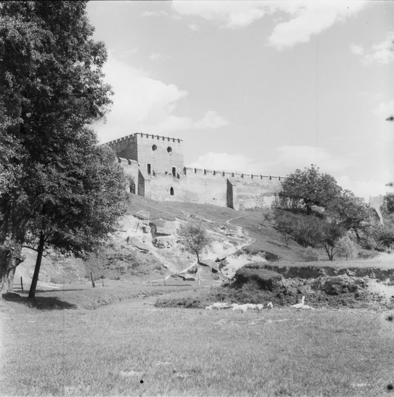 Szydłów castle walls