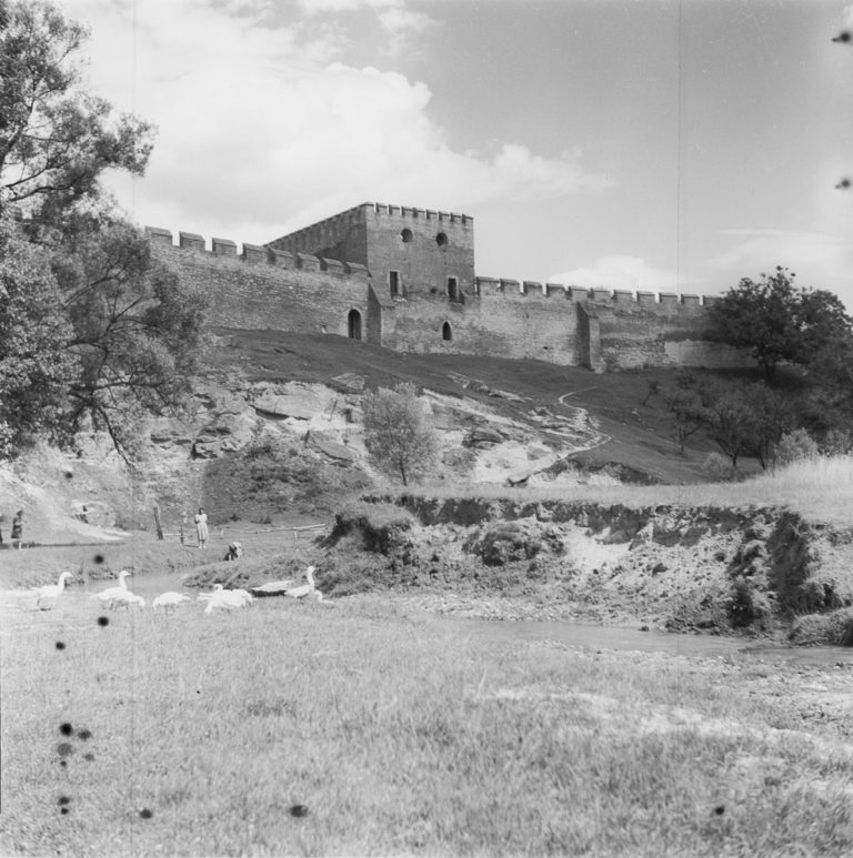 Szydłów castle walls