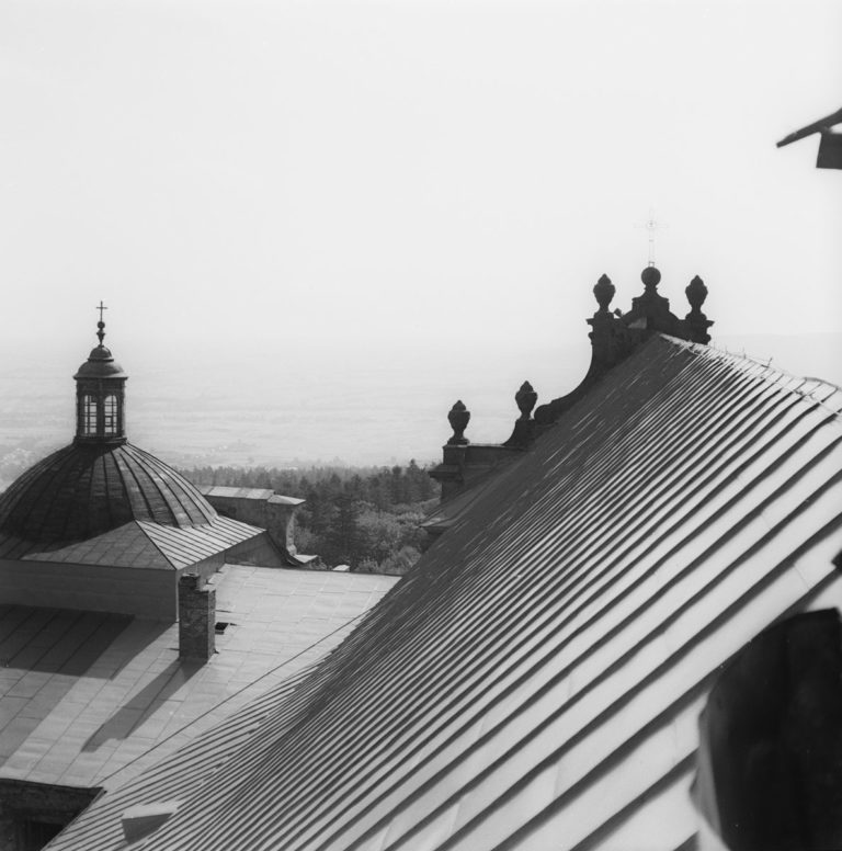 Dach kościoła z wieżyczką