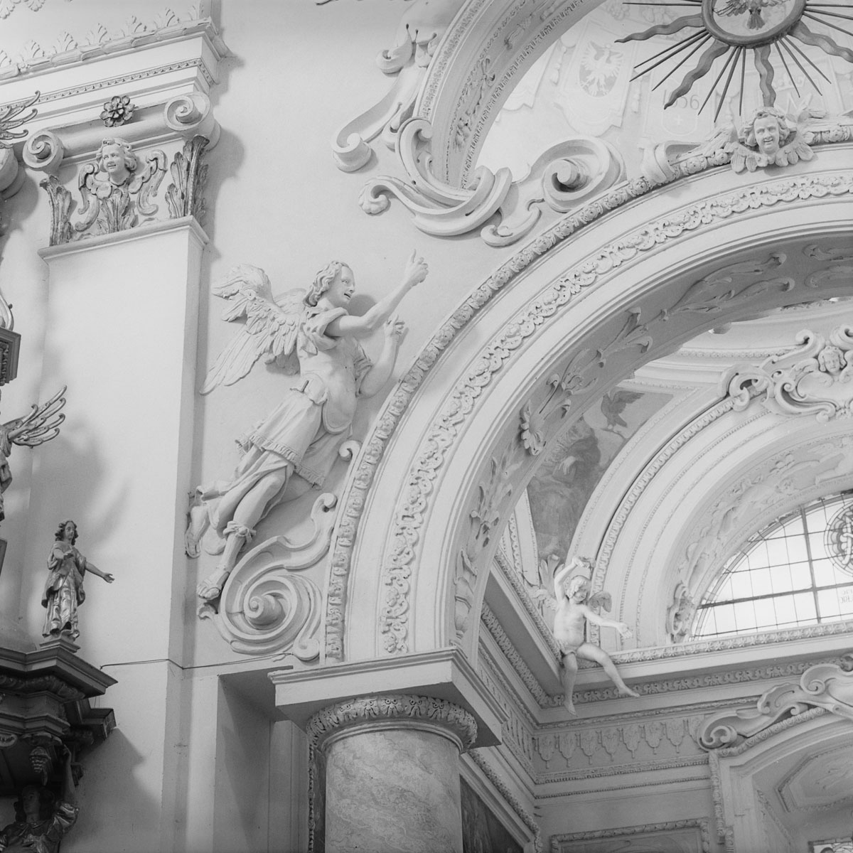Tarłów – church interior