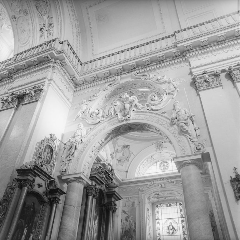 Tarłów – church interior