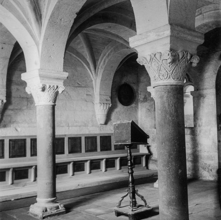 Interior of the refectory – 2 columns