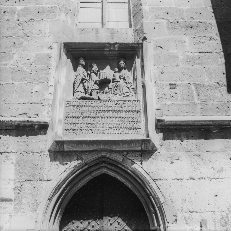 Sculpture above the portal in the collegiate church