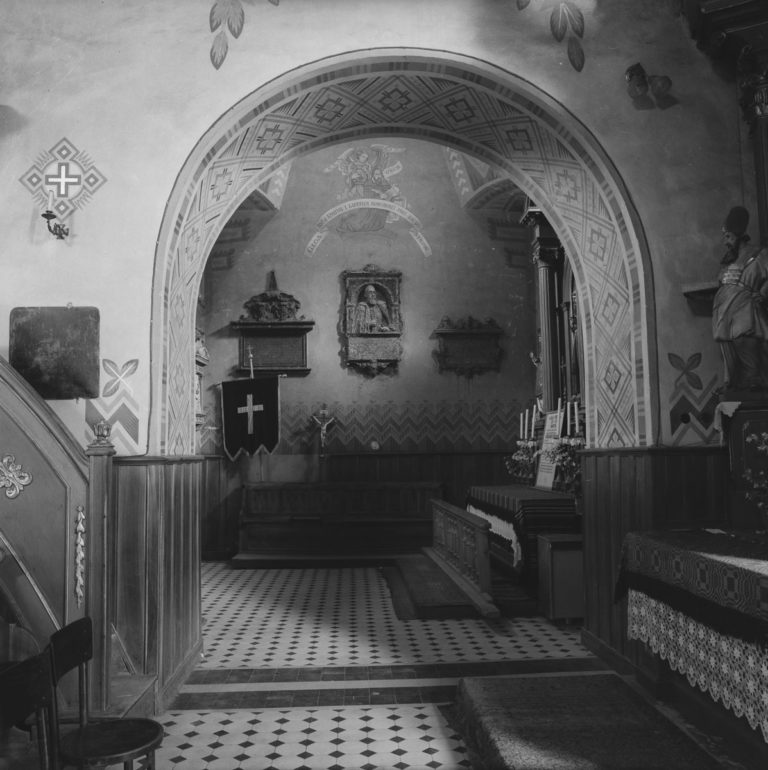 Tablica J. Kochanowskiego w kościele